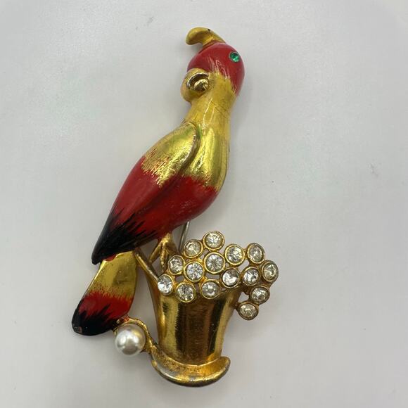 Coro 1940s vintage gold plated red enamel rhinestones faux pearl parrot brooch - Picture 2 of 8